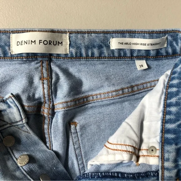 Aritzia Denim Forum Arlo High Rise Straight Cropped Raw Hem Jeans, Size 28 - Picture 1 of 4